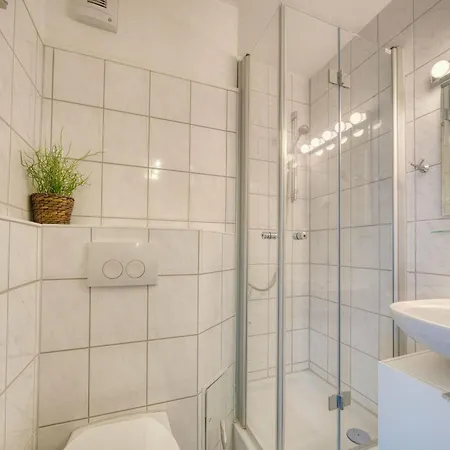 - Haus D, App 0d0301